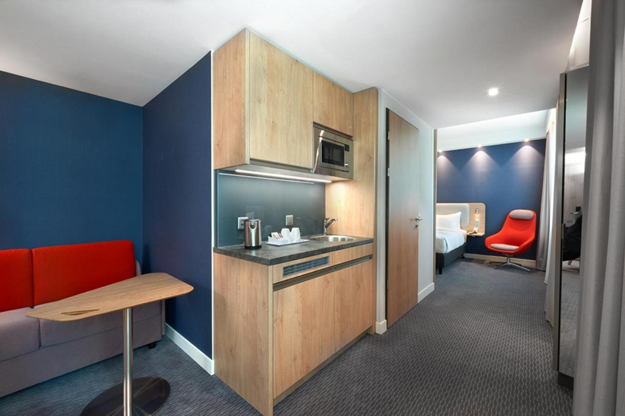 Holiday Inn Express & Suites - Basel - Allschwil By Ihg Exteriör bild