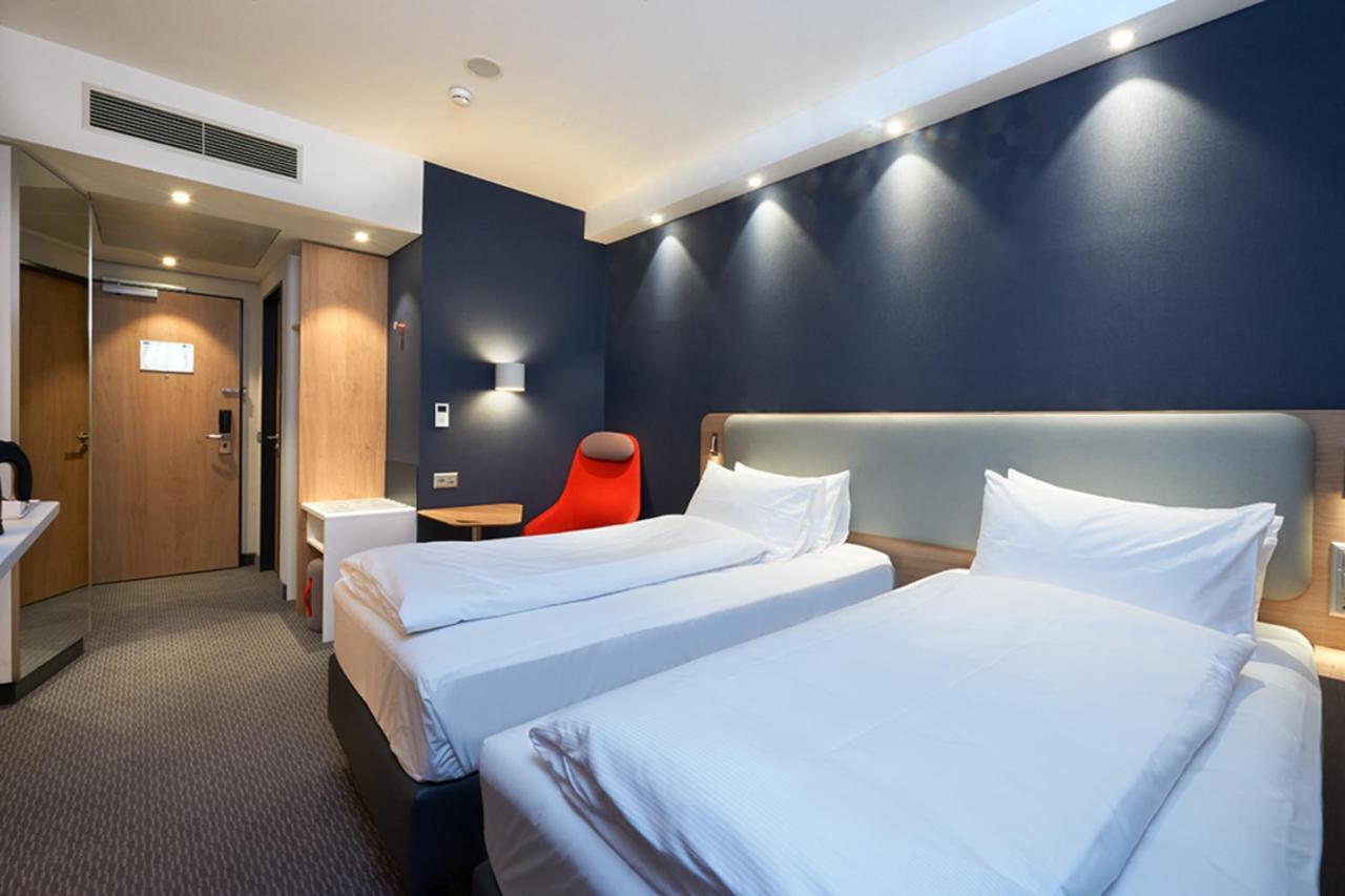 Holiday Inn Express & Suites - Basel - Allschwil By Ihg Exteriör bild