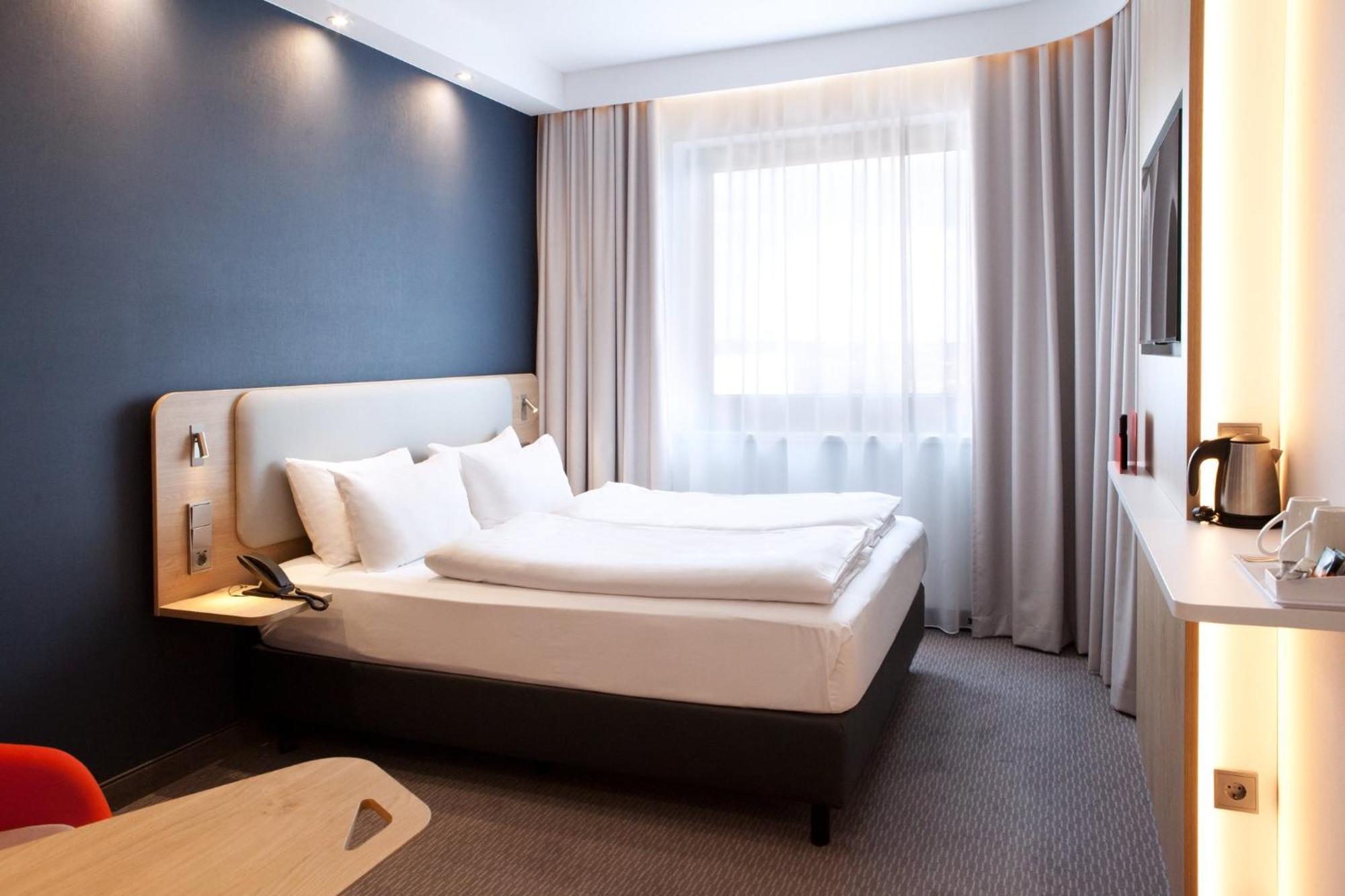 Holiday Inn Express & Suites - Basel - Allschwil By Ihg Exteriör bild