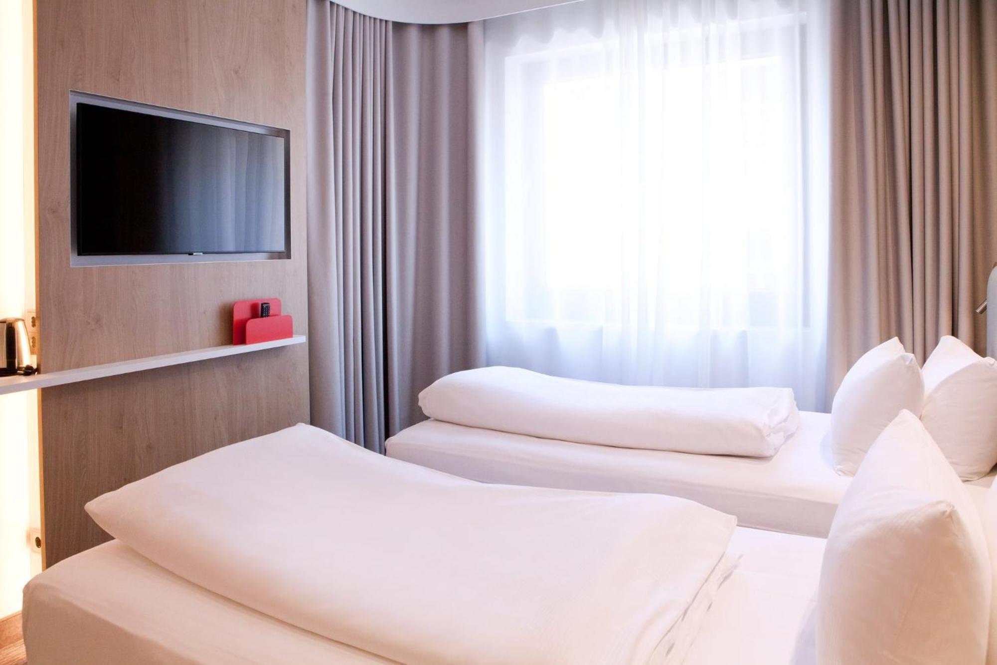 Holiday Inn Express & Suites - Basel - Allschwil By Ihg Exteriör bild
